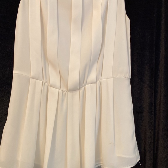Banana Republic top, size 4, cinched waist, pleated tank top - Picture 6 of 9